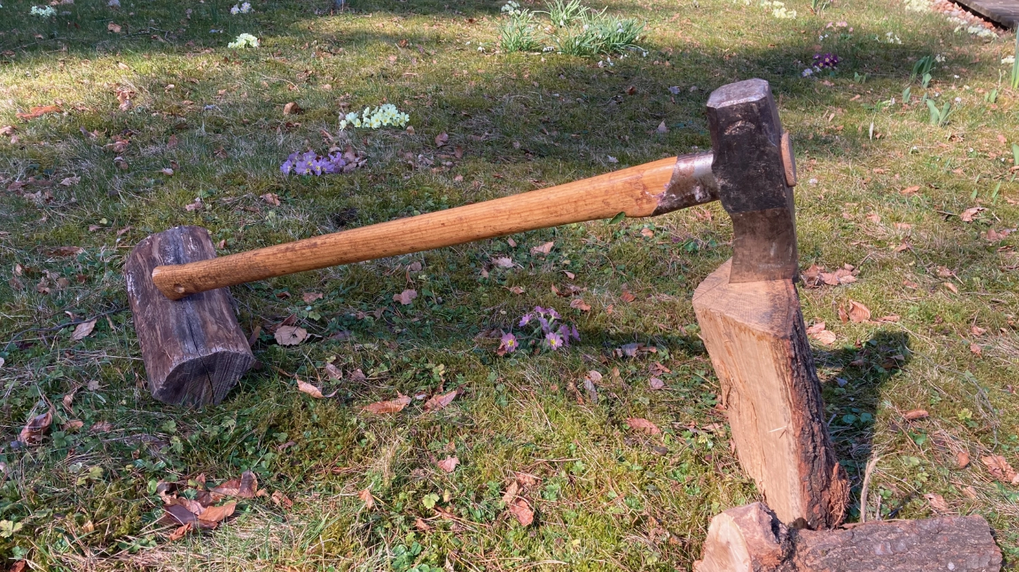 Die richtige Axt kaufen – Gewicht, Stiel und Schneide passend wählen